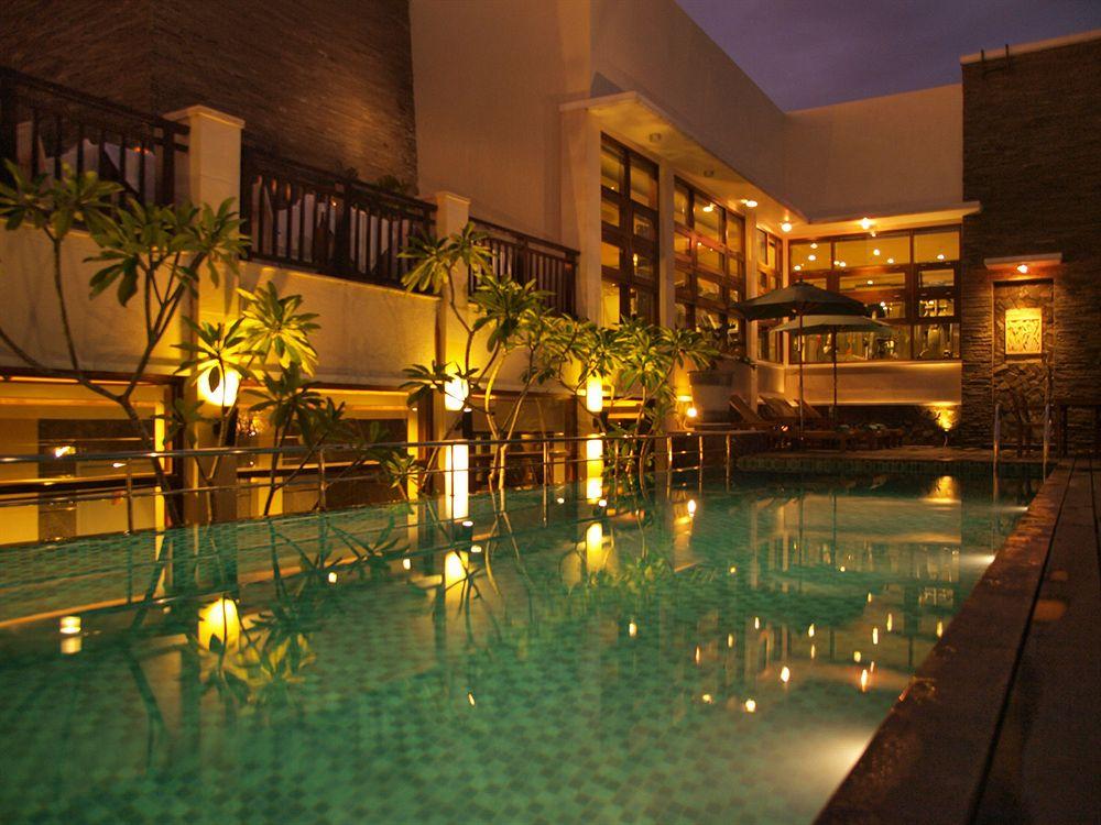 Hotel Santika Pontianak Kültér fotó