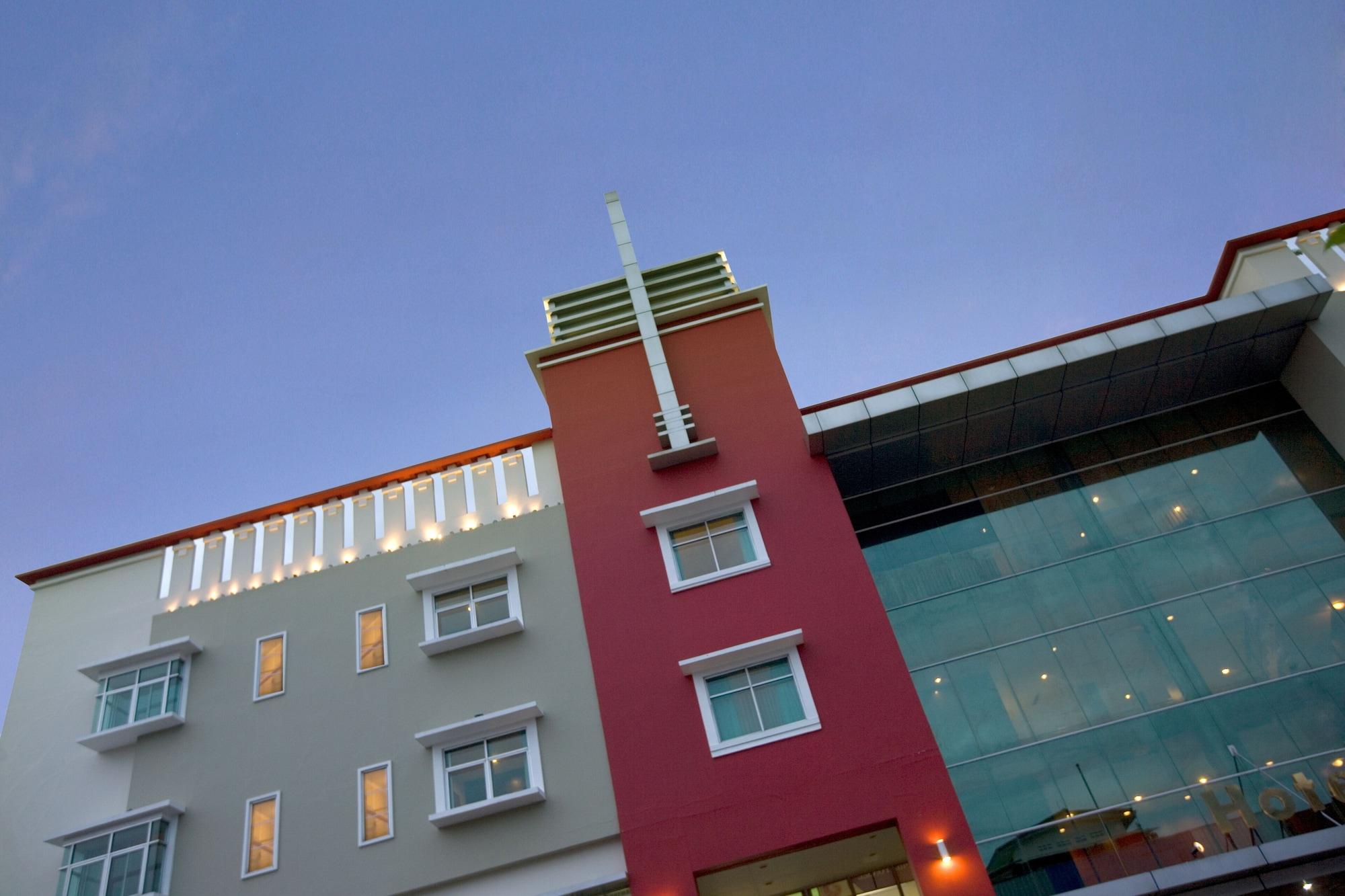 Hotel Santika Pontianak Kültér fotó