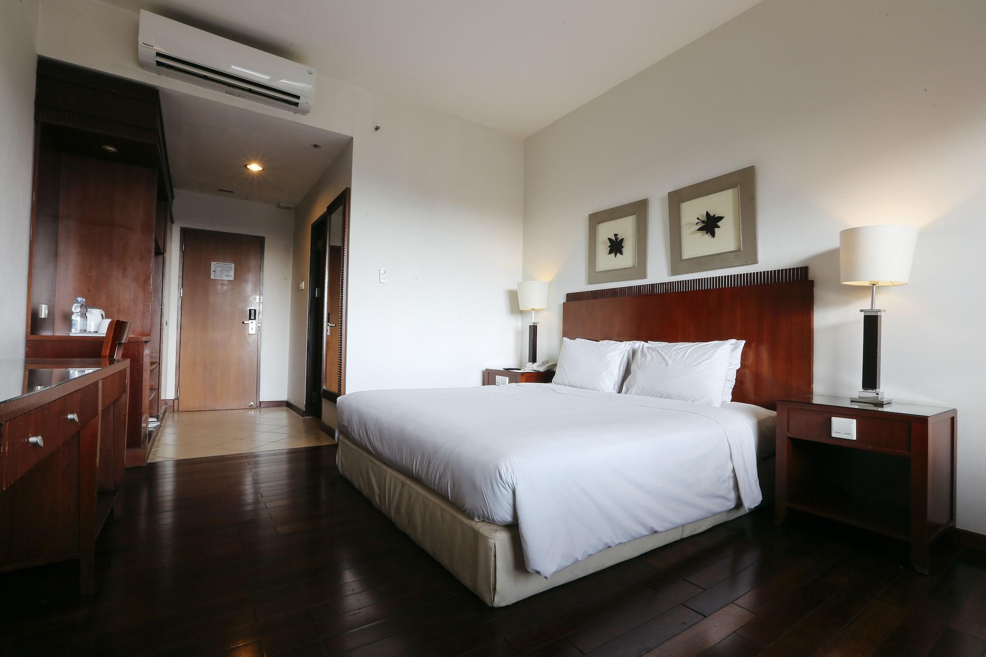 Hotel Santika Pontianak Kültér fotó