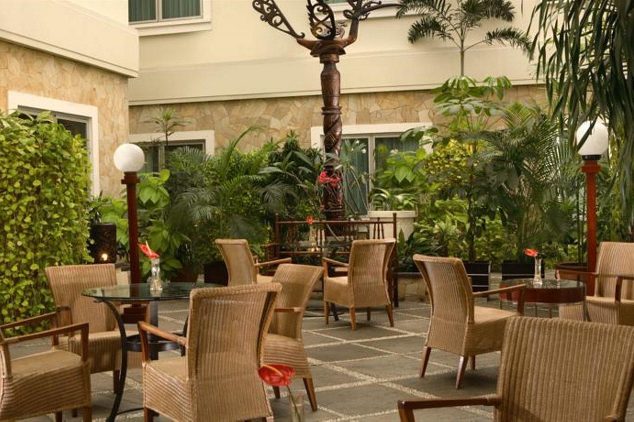 Hotel Santika Pontianak Kültér fotó