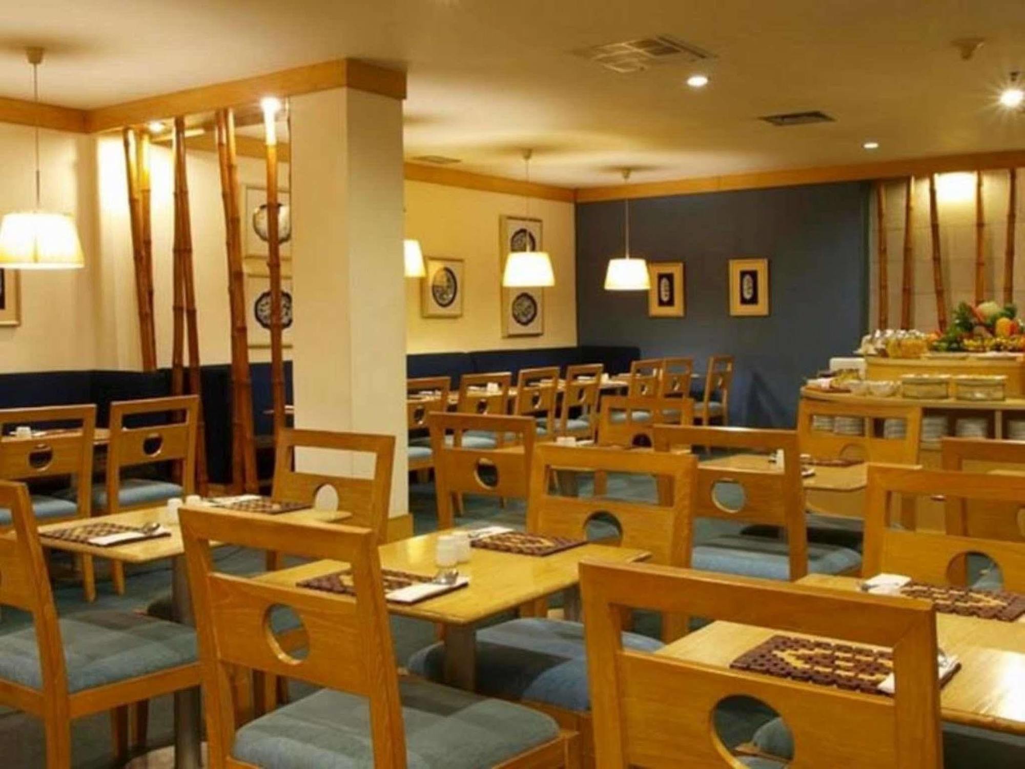 Hotel Santika Pontianak Kültér fotó