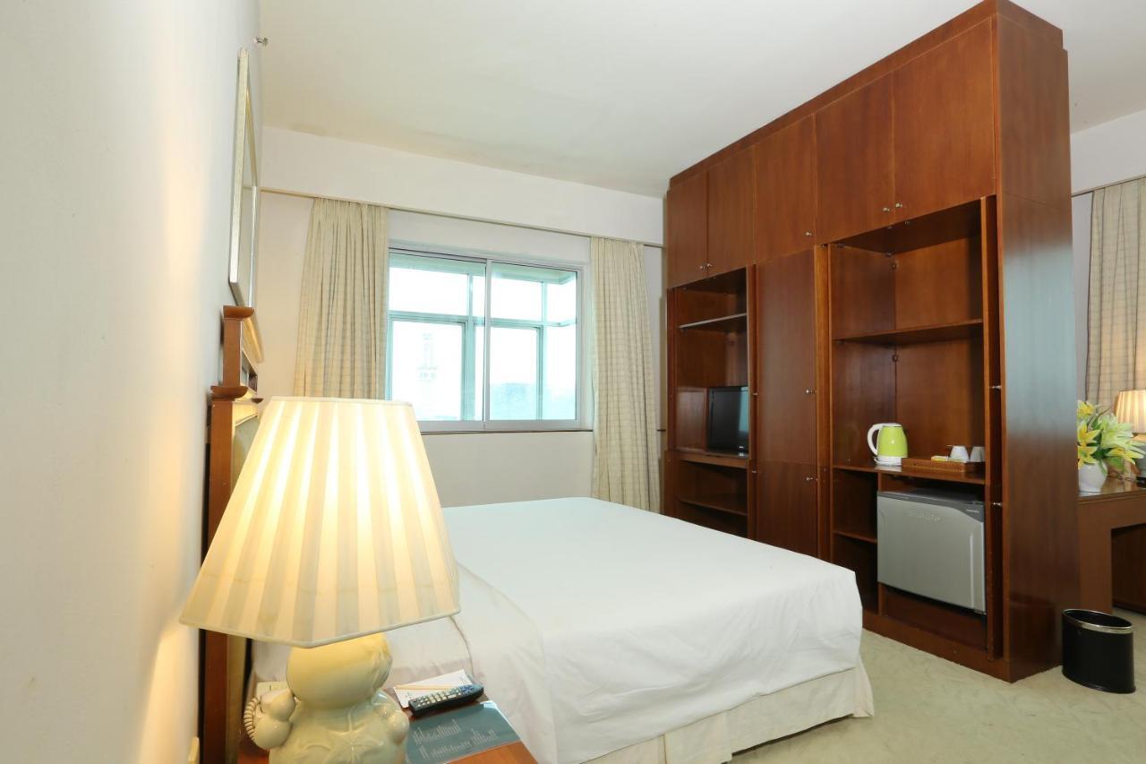 Hotel Santika Pontianak Kültér fotó