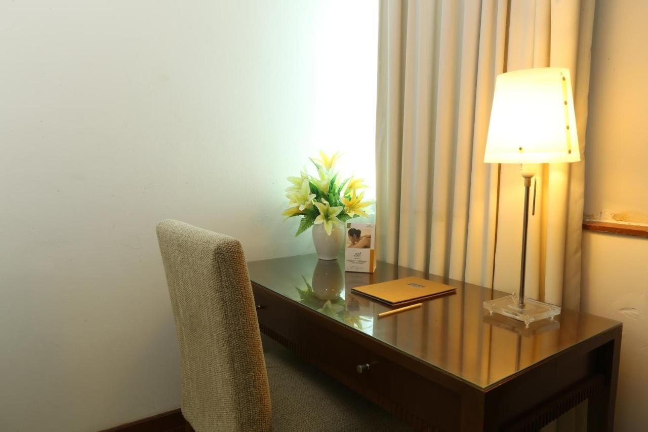 Hotel Santika Pontianak Kültér fotó