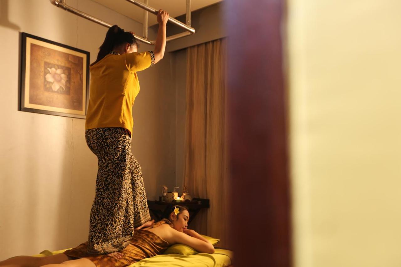 Hotel Santika Pontianak Kültér fotó