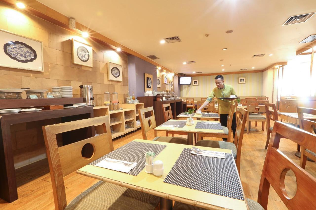 Hotel Santika Pontianak Kültér fotó